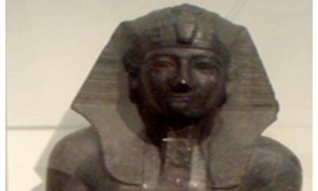 وزارة السياحة تستنكر بشدة عرض متحف بريطاني لتمثال ”سيخم كا” للبيع