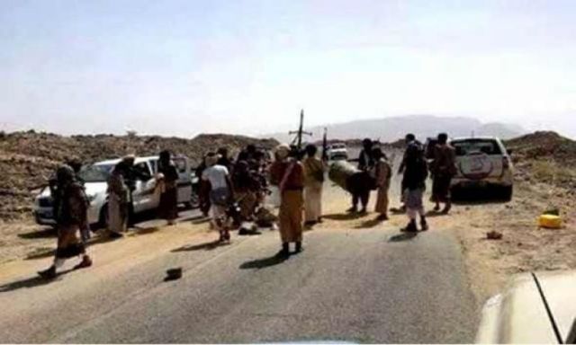 الحوثيون يفرضون حصارا على تعز ويرتكبون مجازر ضد المدنيين