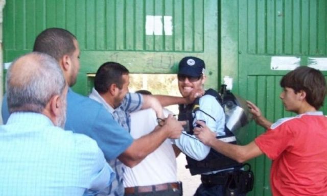 إسرائيل تفكر في اعتقال المرابطين في المسجد الأقصى