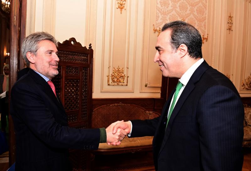أمين عام مجلس النواب يلتقي  سفير ايطاليا في مصر