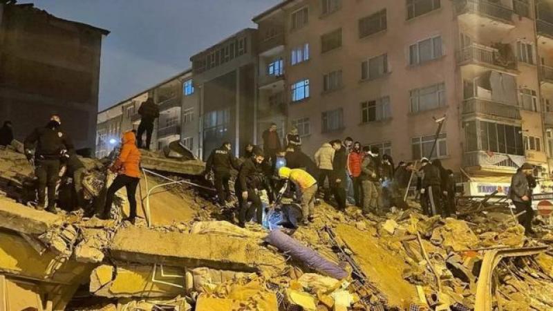 ارتفاع عدد ضحايا زلزال تركيا إلى 284 قتيلا