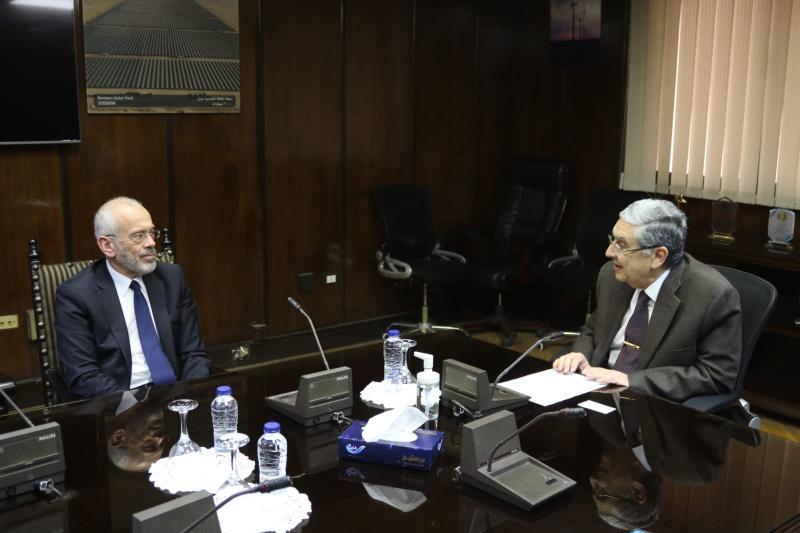 وزير الكهرباء يستقبل سفير اليونان بالقاهرة لبحث  مستجدات مشروع الربط الكهربائي