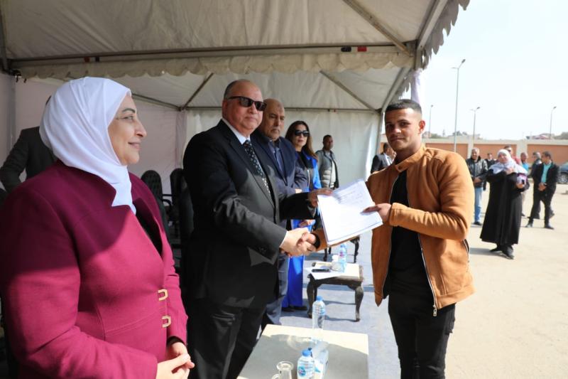 محافظ القاهرة يشهد حفل تسليم ٢٢٤ باكية لتجارة الخردة بسوق التونسى الجديد بالبساتين