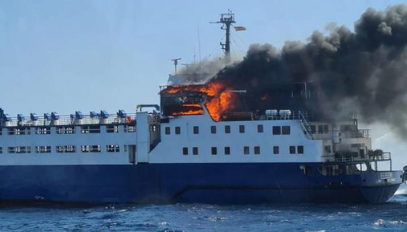 تفاصيل الحريق الذي اندلع في سفينة ترفع العلم الروسي بـ إسطنبول