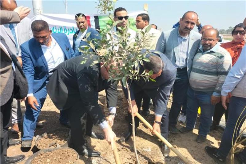 وزير التنمية المحلية ومحافظ بني سويف يتفقدان أعمال مبادرة «100 مليون شجرة»