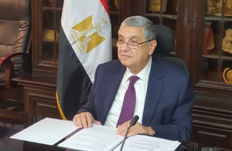 وزير الكهرباء يهنئ الرئيس السيسي والقوات المسلحة بعيد تحرير سيناء