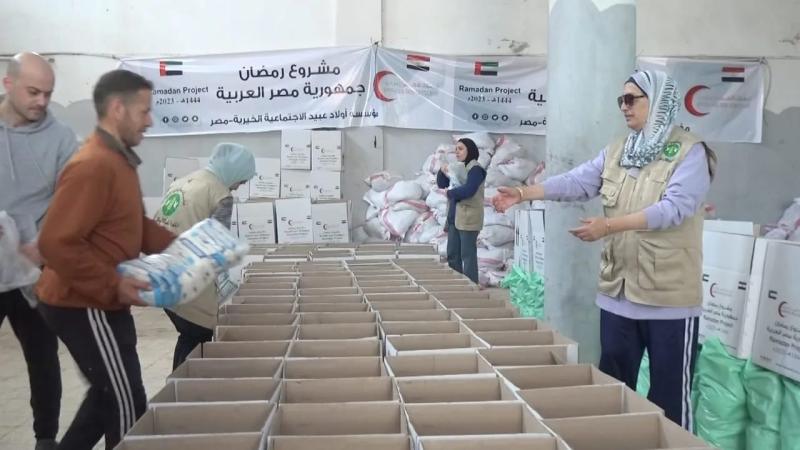 الهلال الأحمر الإماراتي ومؤسسة أولاد عبيد الخيرية توزعان 6 آلاف كرتونة على الأيتام