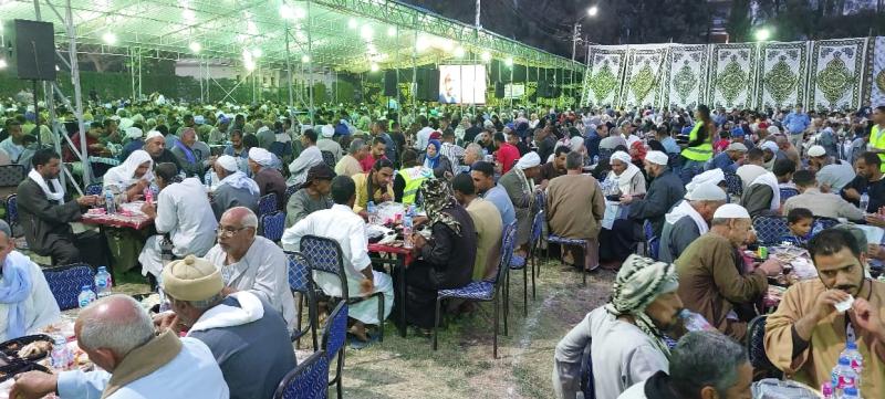 صور.. الهيئة الإنجيلية تنظم إفطار لـ 2500 مزارع بالمنيا
