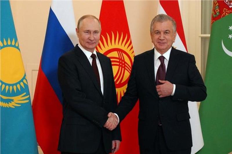 تفاصيل لقاء الرئيس الروسي ونظيره الأوزبكي