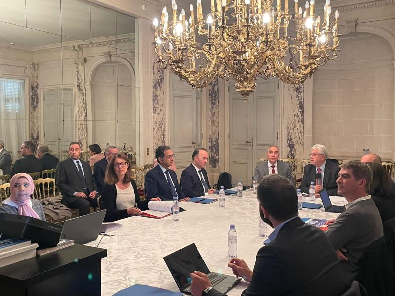 وزير التعليم العالي يعقد اجتماعًا مع رؤساء الجامعات الفرنسية بباريس