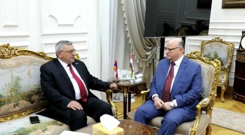 اللواء خالد عبد العال مع سفير أرمينيا بالقاهرة
