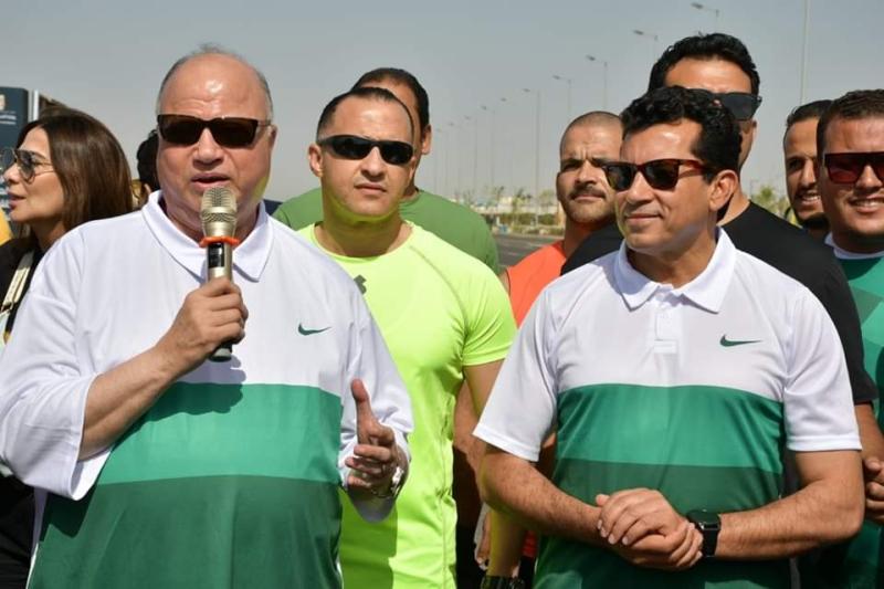 وزير الشباب والرياضة ومحافظ القاهرة يشهدان بدء أكبر ماراثون للدراجات الهوائية بالعاصمة الإدارية