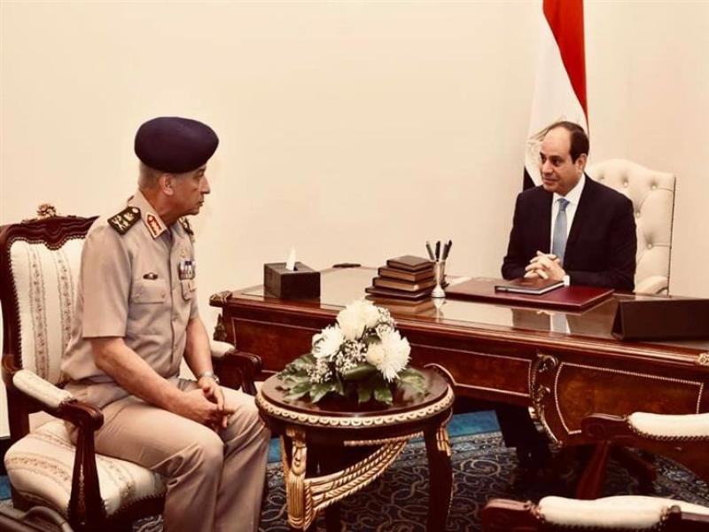 السيسي يستقبل القائد العام للقوات المسلحة وزير الدفاع والإنتاج الحربى