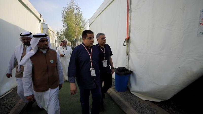 اللواء علاء الأحمدى رئيس بعثة الحج المصرية يتفقد مخيمات حجاج القرعة 