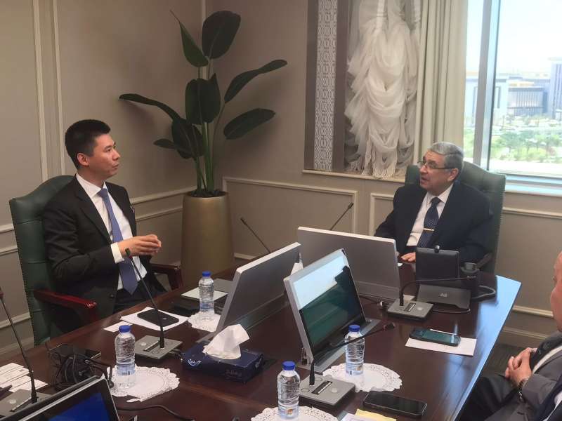 تفاصيل مباحثات وزير الكهرباء ورئيس شركة «Longi» الصينية لتعزيز التعاون
