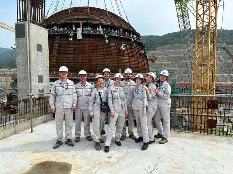 «روساتوم» تعلن الانتهاء من تركيب الجزء العلوي لقبة مبنى المفاعل السابع لمحطة تيانوان النووية