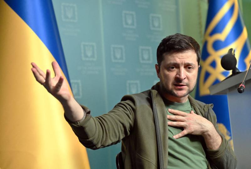 زيارة مفاجئة للرئيس الأوكراني لقواته قرب خط المواجهة مع الجيش الروسي.. تفاصيل