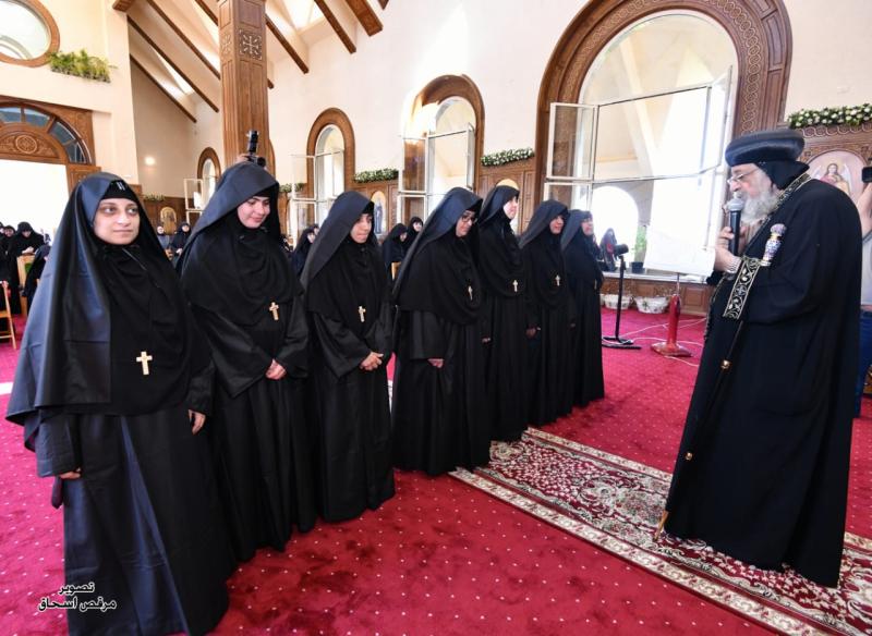 بالصور.. البابا يرسم 7 راهبات جدد لدير «أبو سيفين»