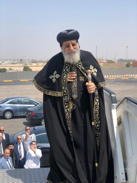 بالصور.. قداسة البابا يغادر القاهرة متوجهًا إلى المجر