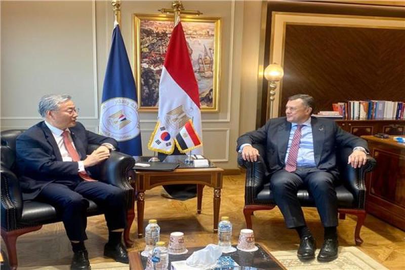 تفاصيل لقاء وزير السياحة وسفير كوريا الجنوبية بالقاهرة