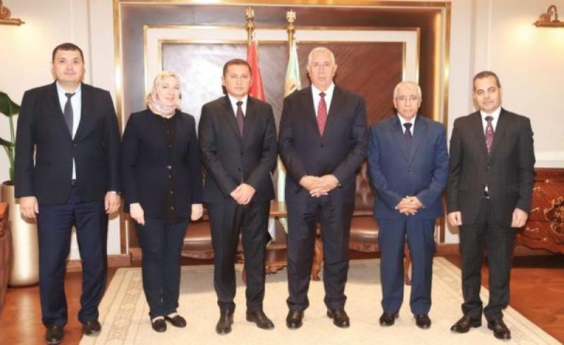 ماذا دار في اجتماع وزير الزراعة مع سفير أوزبكستان بالقاهرة؟