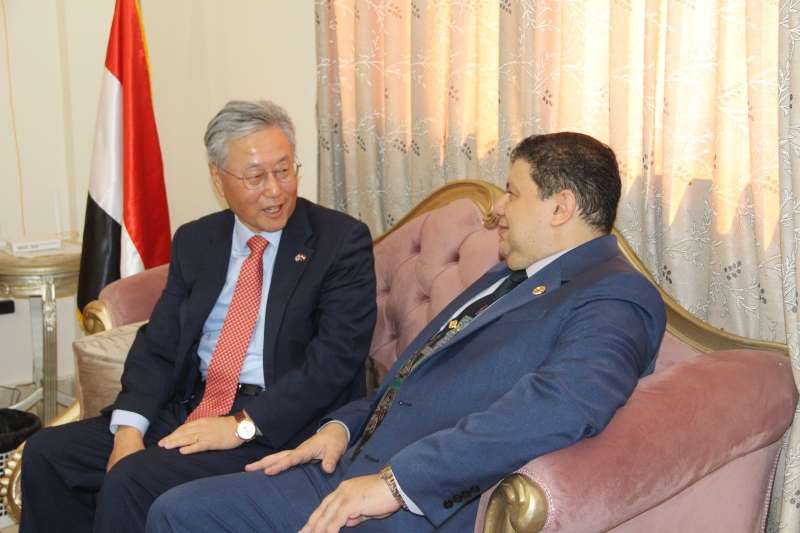 رئيس «المحطات النووية» يستقبل السفير الكورى بالمدينة السكنية لموقع محطة الضبعة