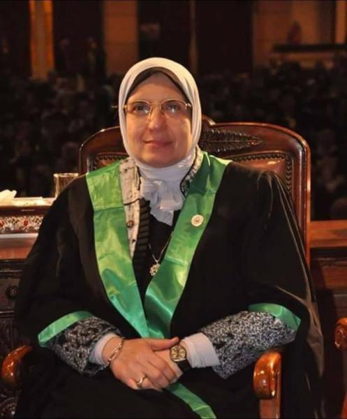 رئيس جامعة القاهرة يكلف الدكتورة حنان علي للقيام بأعمال عمادة كلية الاقتصاد والعلوم السياسية