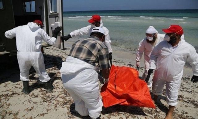 الهلال الأحمر الليبي يعثر على جثث 95 مهاجرا جرفتها الأمواج إلى الشاطئ