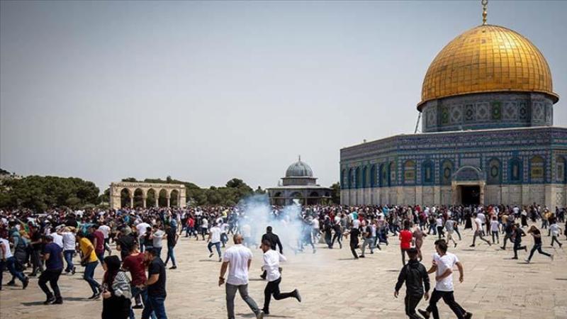 مستوطنون إسرائيليون يقتحمون المسجد الأقصى وسط حراسة شرطة الاحتلال