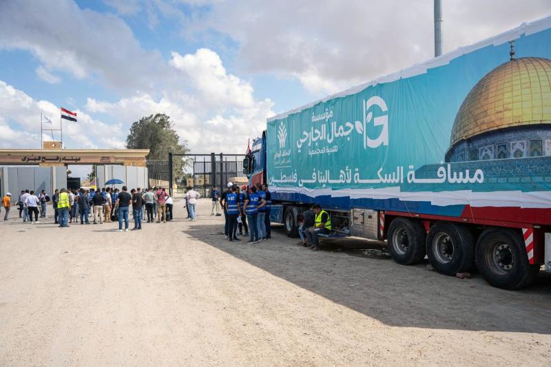 عاجل .. حقيقة استهداف إسرائيل لشاحنة مساعدات مصرية بغزة والتهديد بضرب معبر رفح