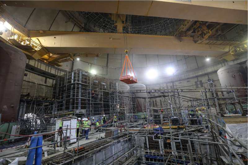 «روساتوم» تشغل رافعة جسر دائرية في المجموعة الأولى في محطة آكويو النووية