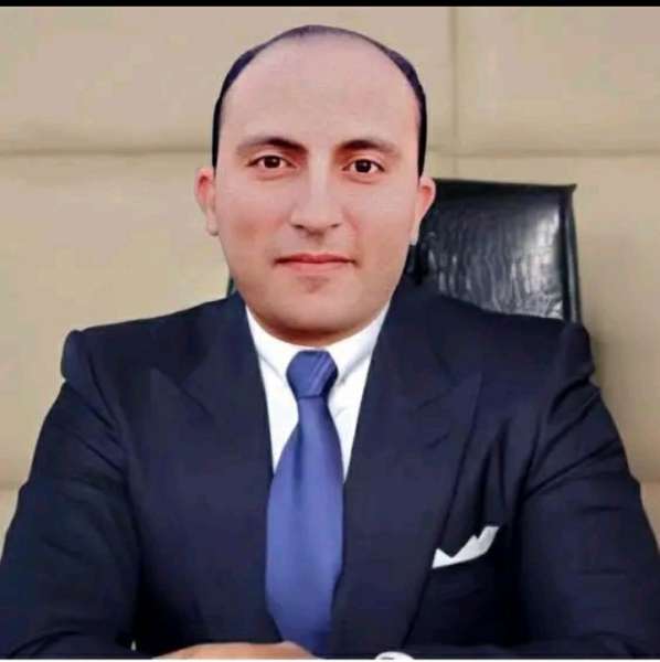 أحمد مصطفي أستاذ إدارة الأعمال والخبير الإقتصادي