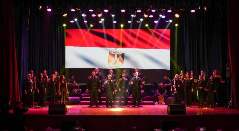 فريق كورال الجامعة البريطانية يحيي أمسية غناء وطنية ويخصص فقرة للتضامن مع فلسطين