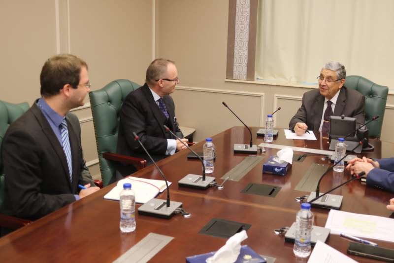 وزير الكهرباء يبحث مع سفير التشيك بمصر تعزيز التعاون المشترك