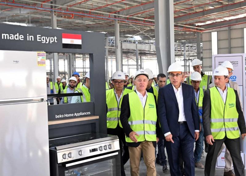 بالصور.. رئيس الوزراء يتفقد مصنع بيكو مصر بالعاشر من رمضان باستثمارات 100 مليون دولار