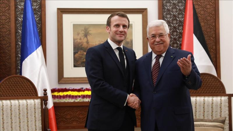 تفاصيل الاتصال الهاتفي بين الرئيس الفلسطيني ونظيره الفرنسي