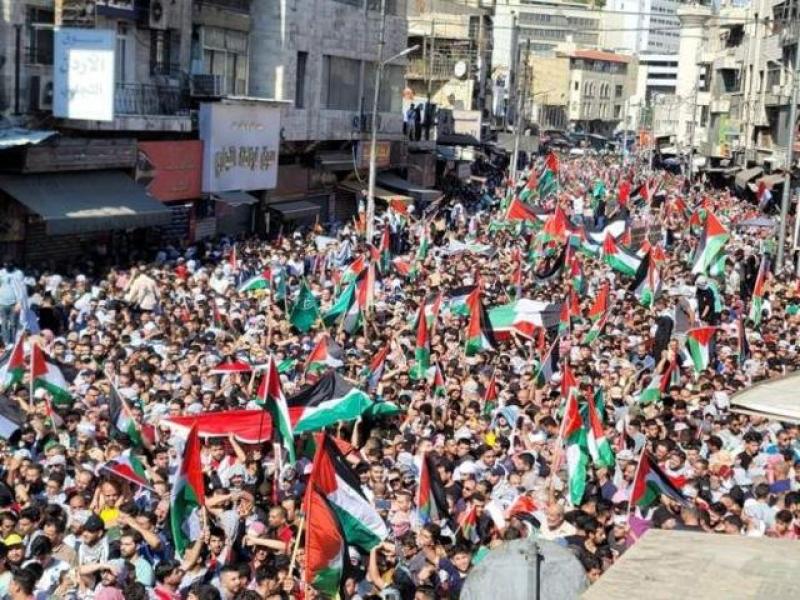 سكان غزة يتظاهرون ضد حماس ويطالبونها بترك حكم القطاع
