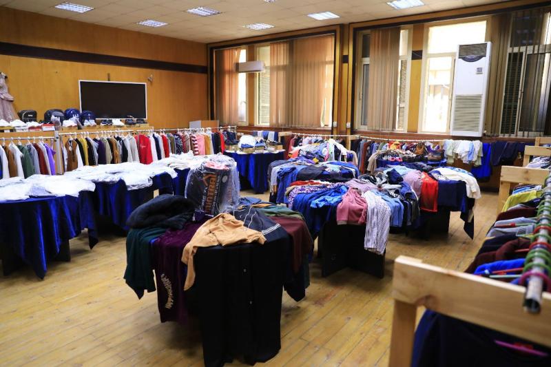 معرض ملابس بأسعار رمزية لطلاب جامعة القاهرة
