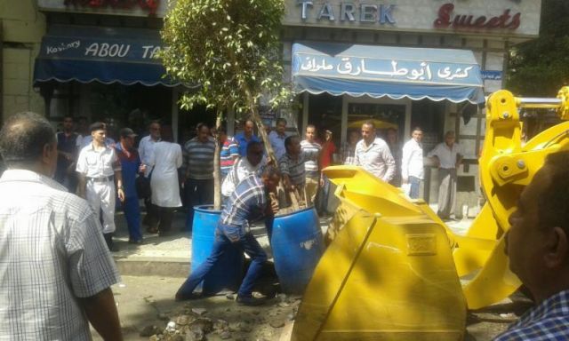 بالصور: حملة لإزالة الإشغالات وغلق المقاهي المخالفة بمساكن الشيراتون ووسط القاهرة