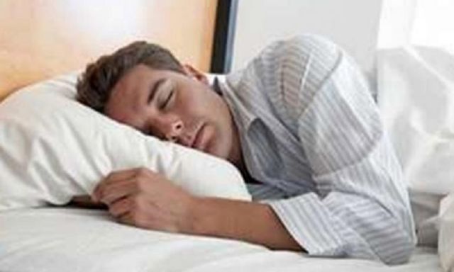 النوم أقل من 6 ساعات قد يصيبك بالسكر وأمراض القلب