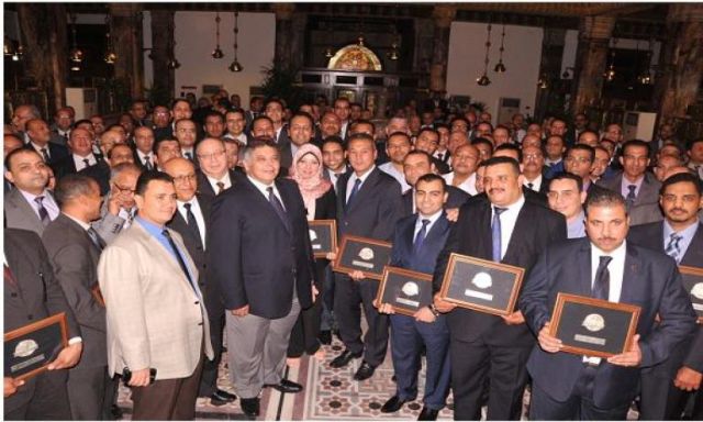 بنك مصر يكرم موظفي البنك المتميزين