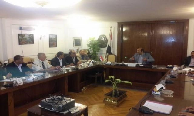 خالد حنفي يبحت مع وزير النقل نقل البضائع والسلع التموينية عبر السكك الحديدية ونهر النيل
