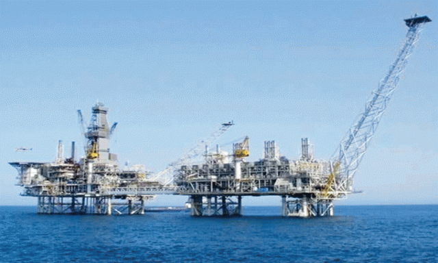 وزارة البترول  توقع 5 اتفاقات جديدة للتنقيب عن النفط باستثمارات تصل لـ 2.2 مليار دولار