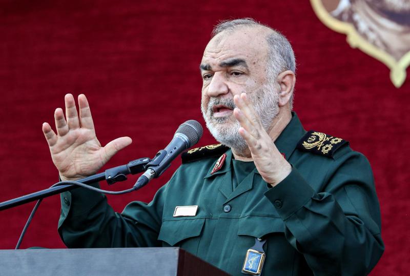 قائد الحرس الثوري الإيراني في رسالة لإسرائيل: إن كنتم شجعانا تعالوا وقاتلونا