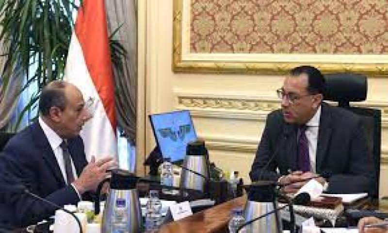 رئيس الوزراء يناقش إجراءات مشروع استغلال المنطقة الاستثمارية بمطار شرم الشيخ