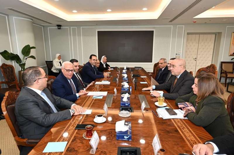 إجتماع وزير الاسكان مع محافظ ونواب محافظة بورسعيد