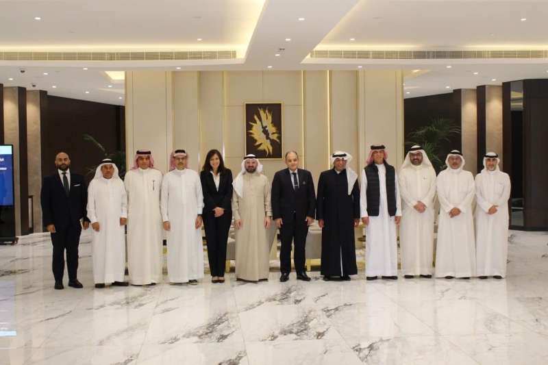 تفاصيل لقاءات وزير الصناعة مع قيادات وممثلي مجتمع الأعمال بالبحرين