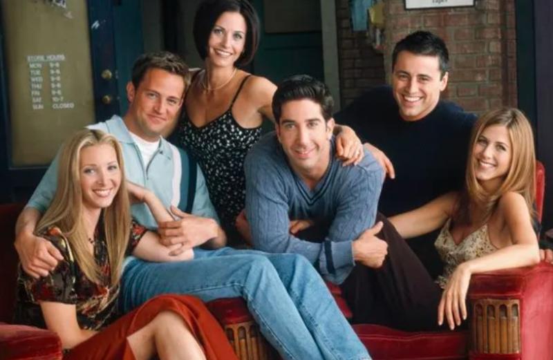 وُجدت في القمامة قبل عقود.. بيع سيناريو مسلسل Friends في المزاد بمبلغ ضخم