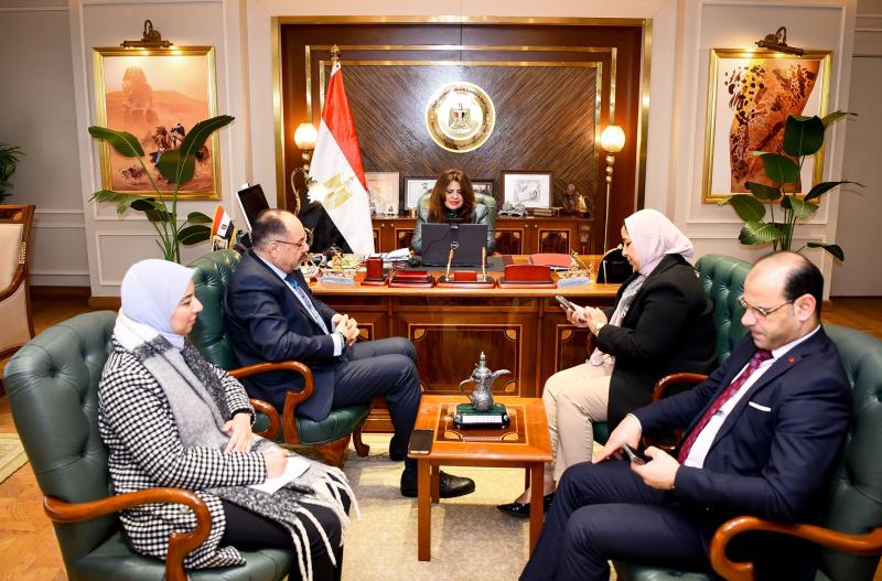 تفاصيل اجتماع وزيرة الهجرة مع المجموعة المؤسسة للشركة الاستثمارية للمصريين بالخارج