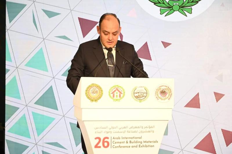 وزير الصناعة خلال افتتاح المؤتمر والمعرض العربي للأسمنت